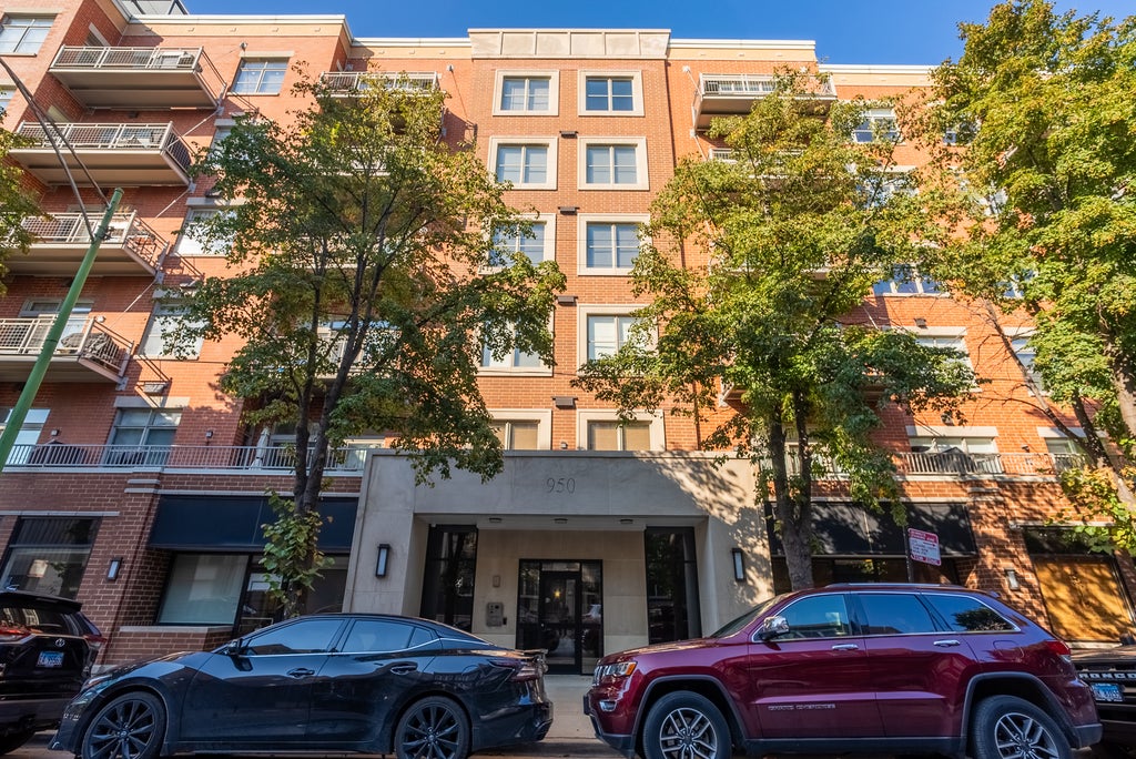 950 West Huron Street 302, Chicago