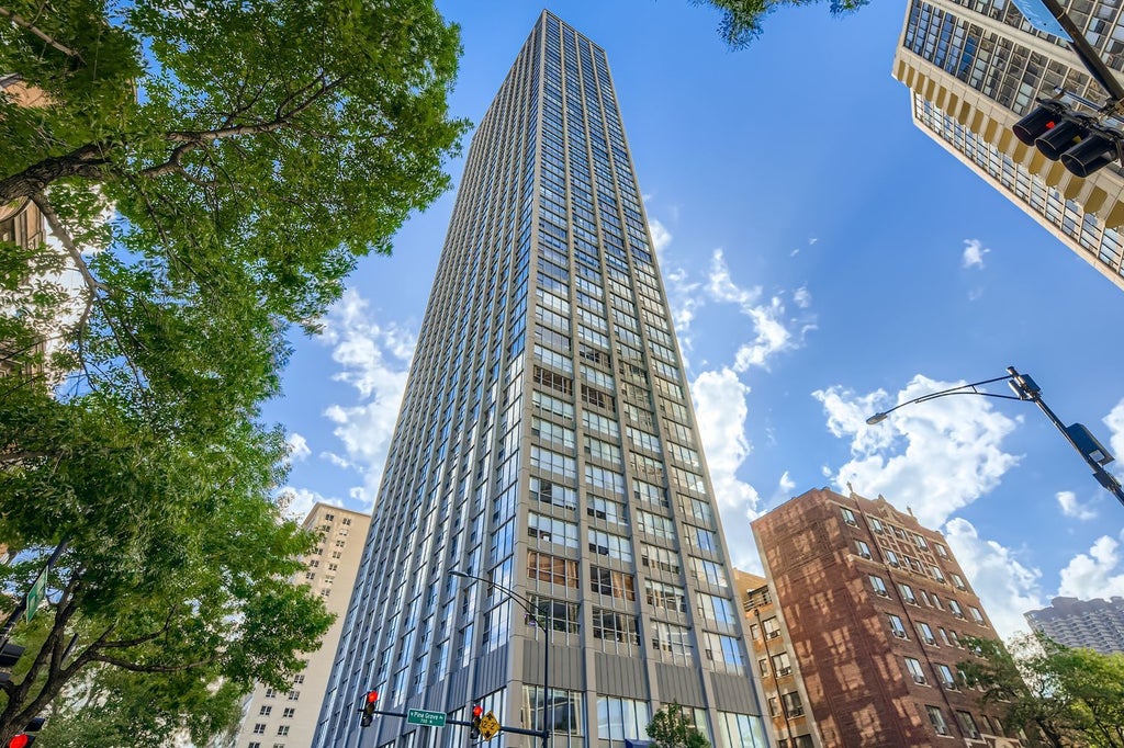 655 West Irving Park Road 4109, Chicago, 60613