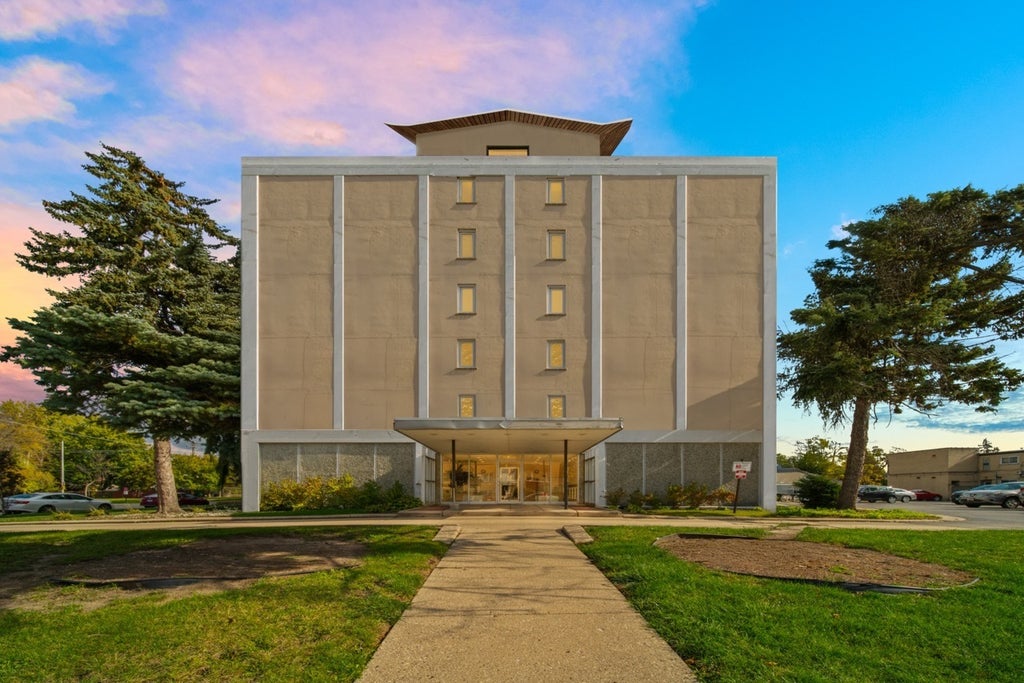 5975 North Odell Avenue 5c, Chicago