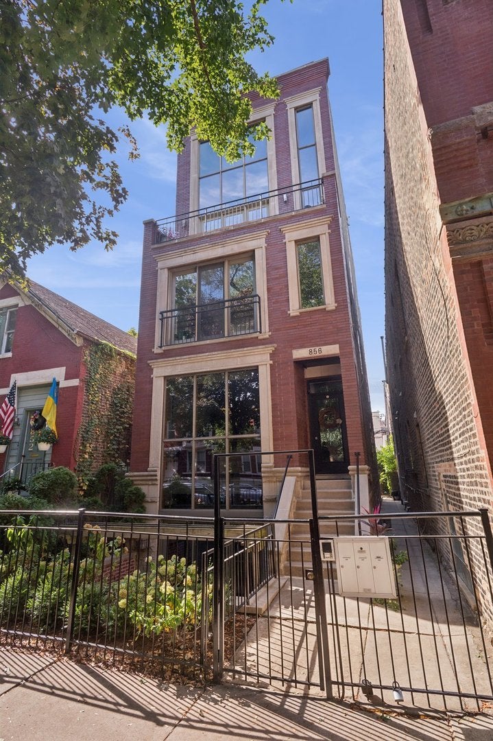 856 North Winchester Avenue 3, Chicago