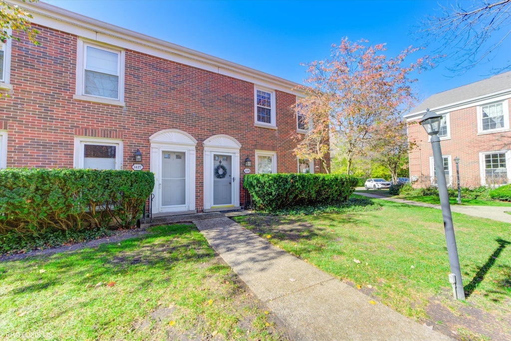 1429 Pebblecreek Drive, Glenview