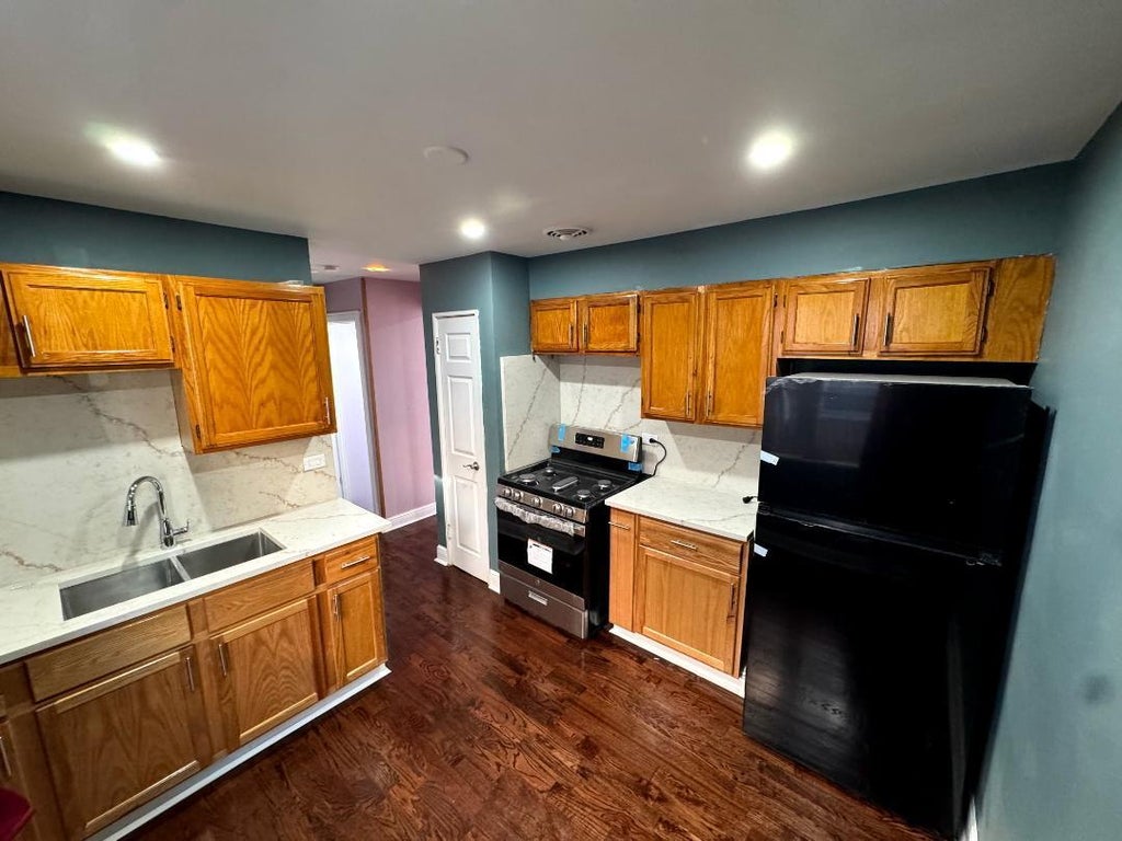 5065 West Gladys Avenue C, Chicago