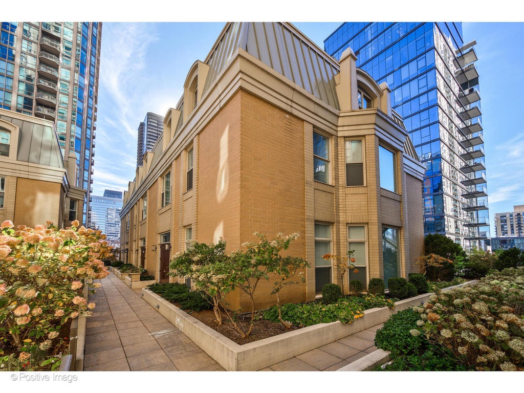 25 East Superior Street 11d, Chicago, 60611