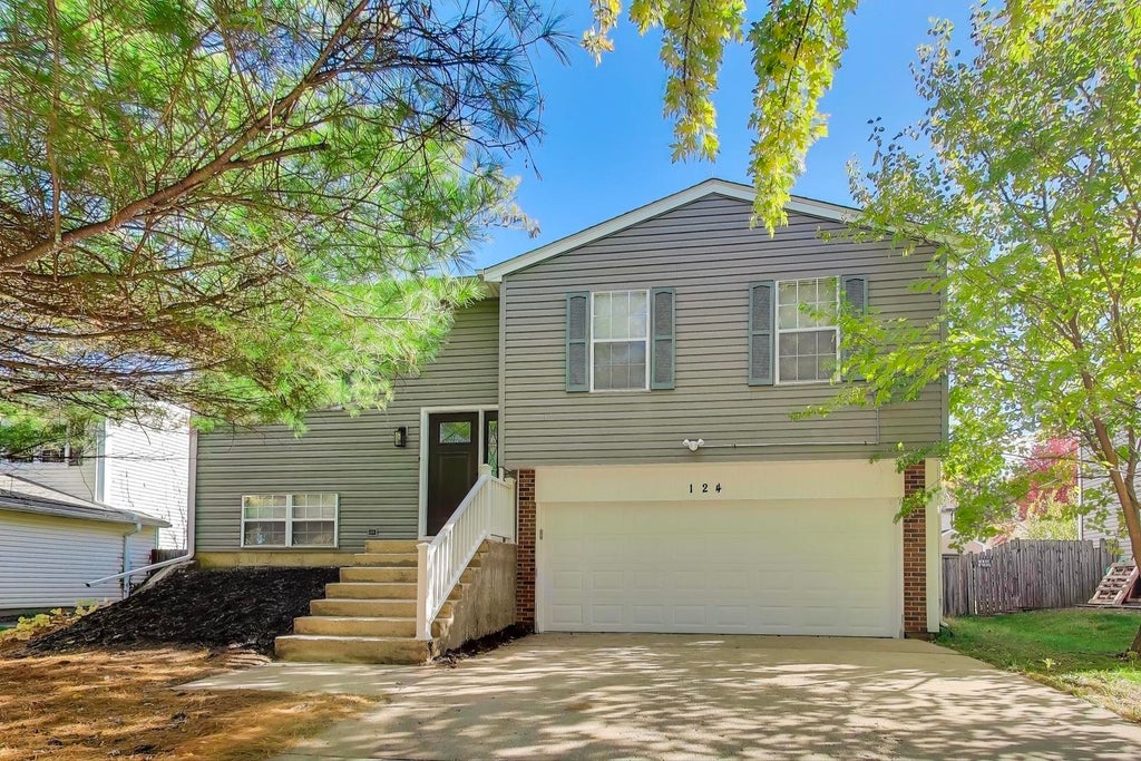 124 Commonwealth Drive, Bolingbrook