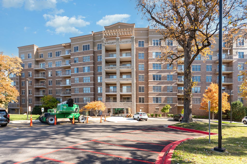 125 Lakeview Drive 609, Bloomingdale