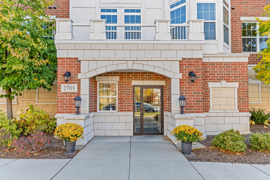 2701 Commons Drive 210, Glenview
