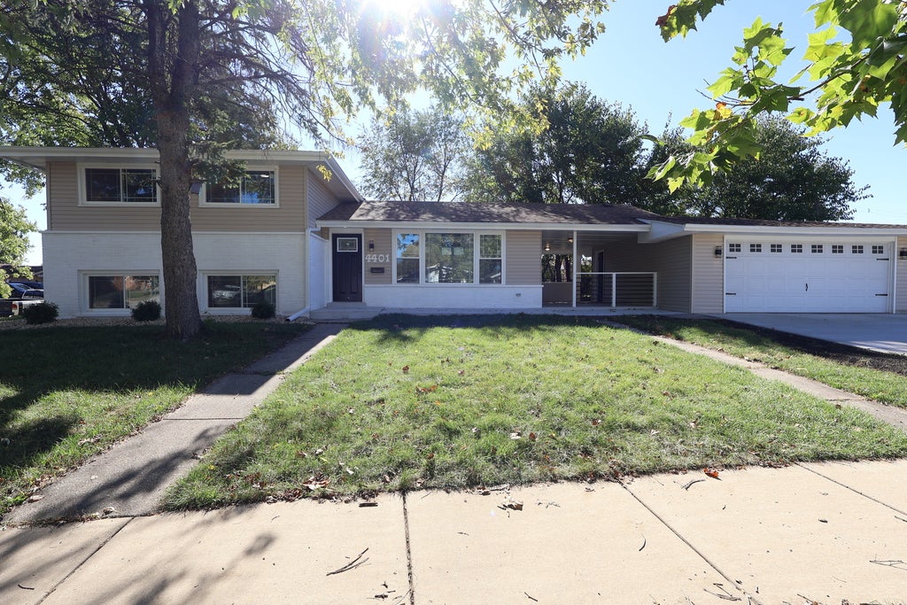 4401 Adele Lane, Oak Forest