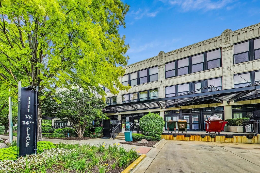 1111 West 14th Place 328, Chicago