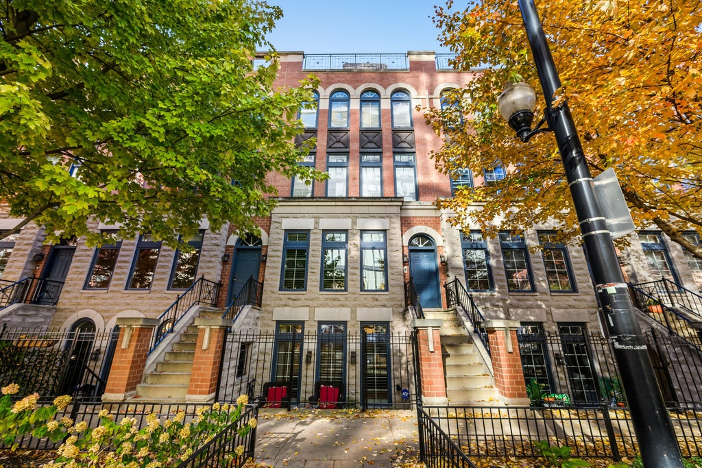 363 West Superior Street A, Chicago, 60654