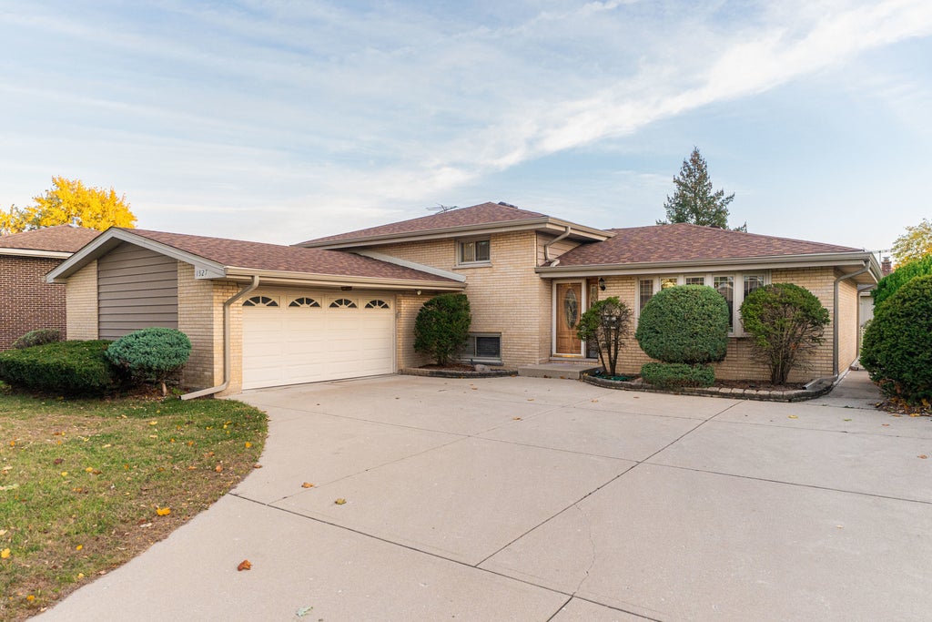 1527 W Holtz Avenue, Addison