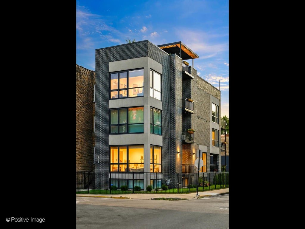 856 North Campbell Avenue 3, Chicago, 60622