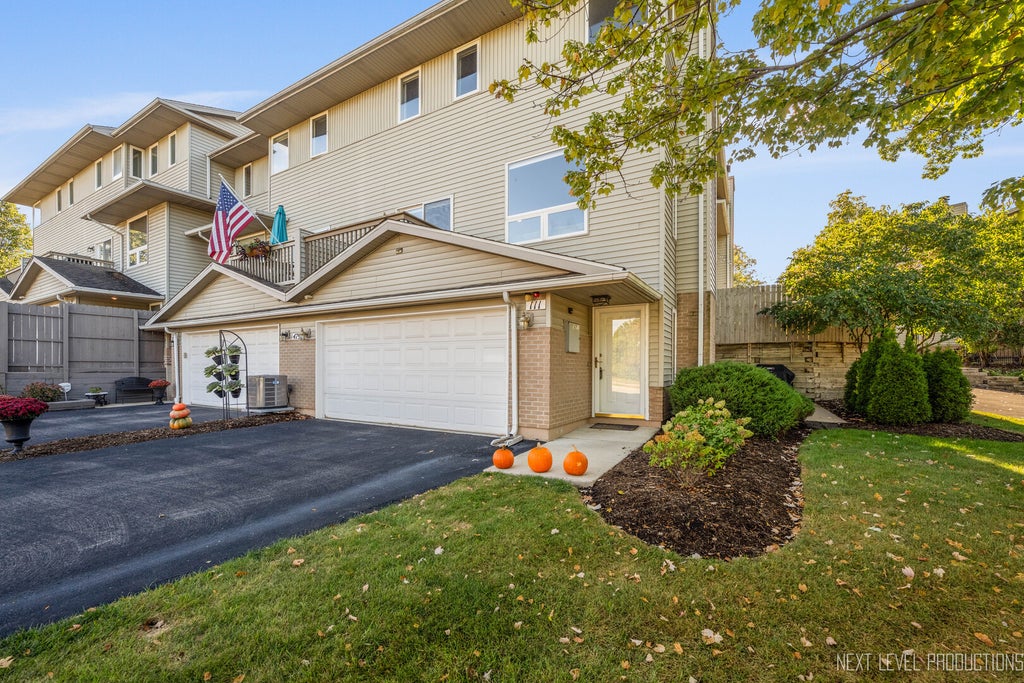 479 River Bend Road 111, Naperville
