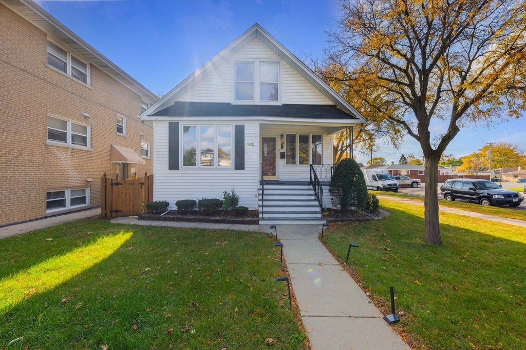 9821 Schiller Boulevard, Franklin Park