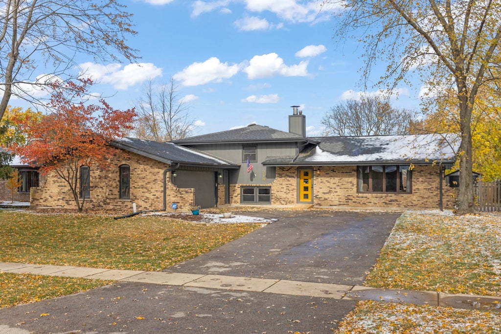 30w214 Briar Lane, Naperville