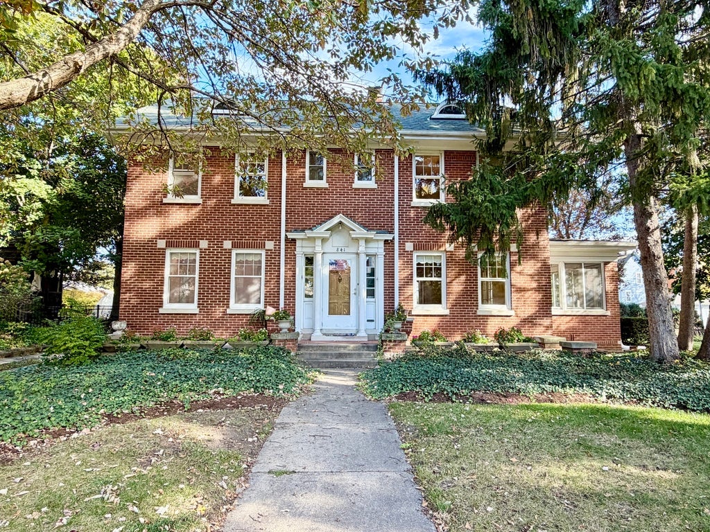 841 Douglas Avenue, Elgin
