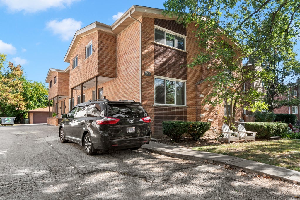 249 South Vine Avenue B, Park Ridge