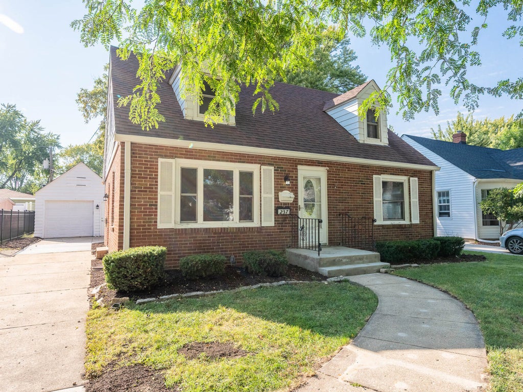 237 Ingleside Avenue, Aurora