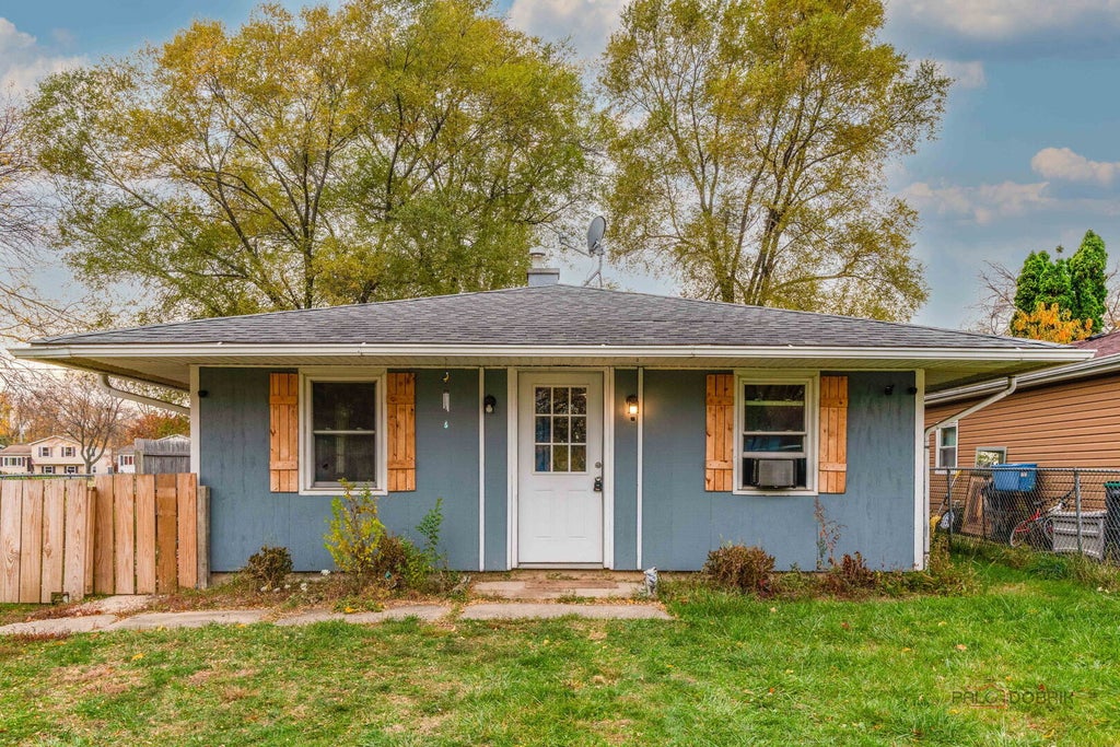 2004 Joanna Avenue, Zion