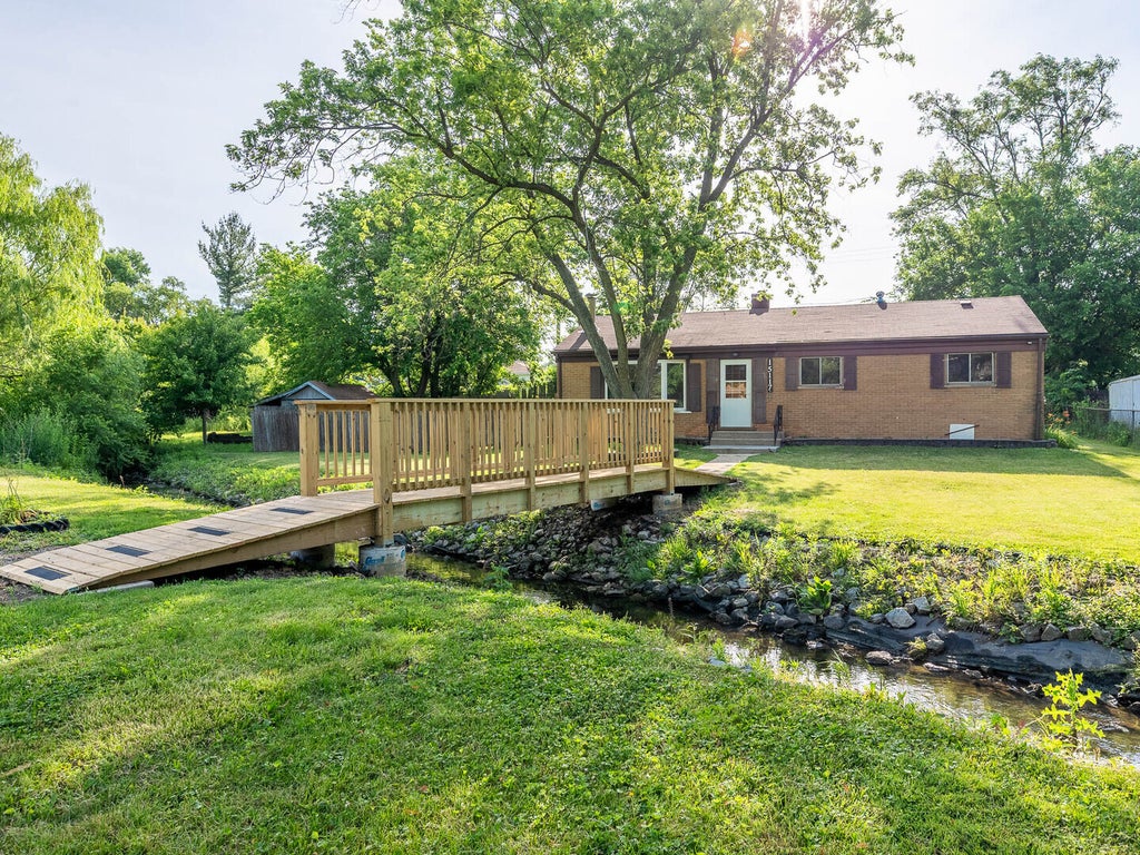 15117 La Crosse Avenue, Oak Forest