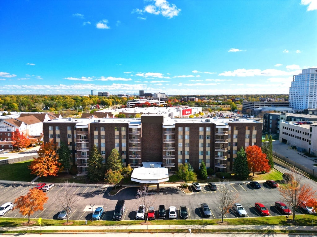 2201 South Grace Street 604, Lombard