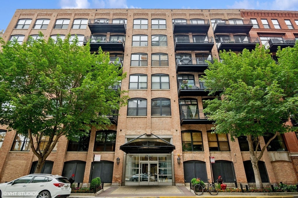 520 West Huron Street 109, Chicago, 60654