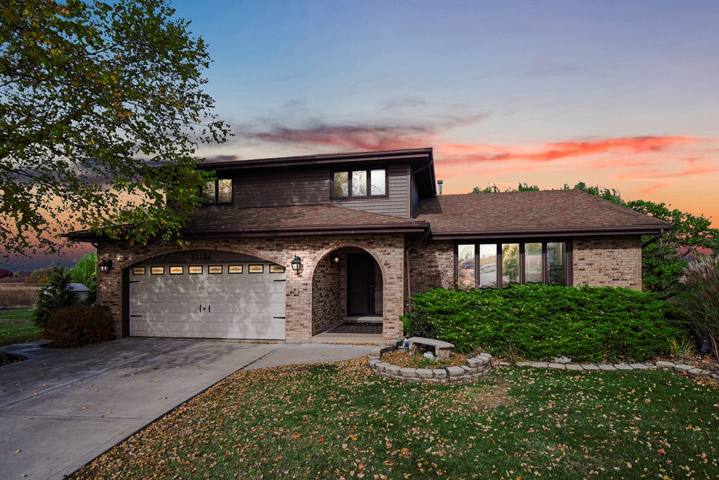 13226 Farm View Street, Homer Glen