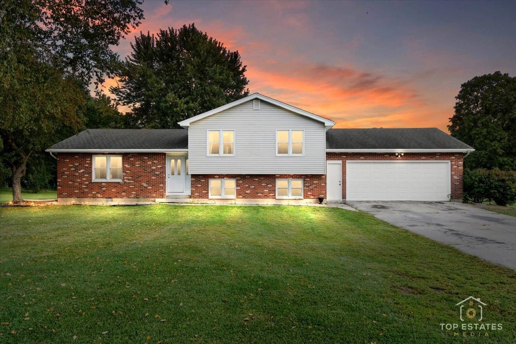 48w201 Keslinger Road, Maple Park