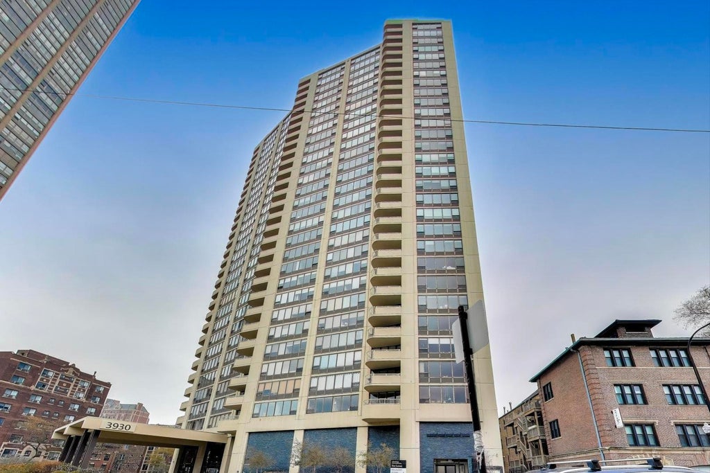 3930 North Pine Grove Avenue 2912, Chicago, 60613