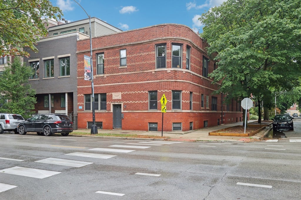 3733 North Damen Avenue 1, Chicago, 60618