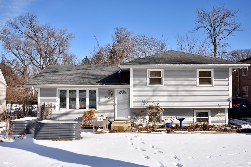 916 Lacey Avenue, Lisle