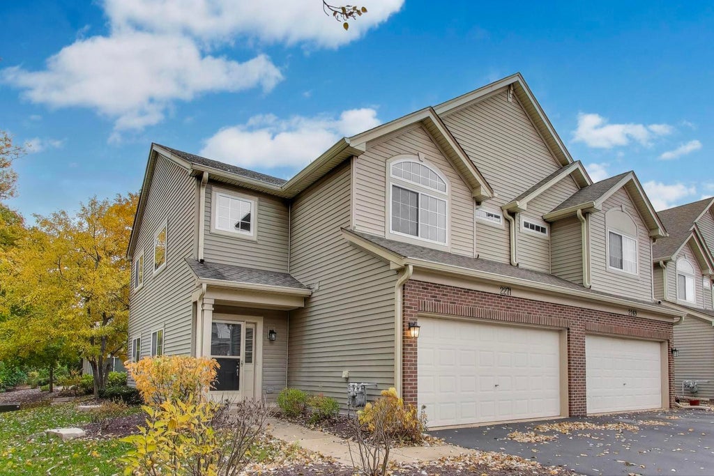 2271 Stoughton Circle, Aurora