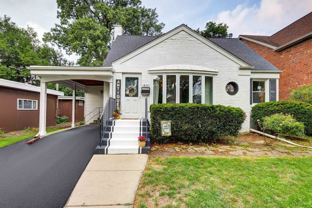 832 Sylviawood Avenue, Park Ridge