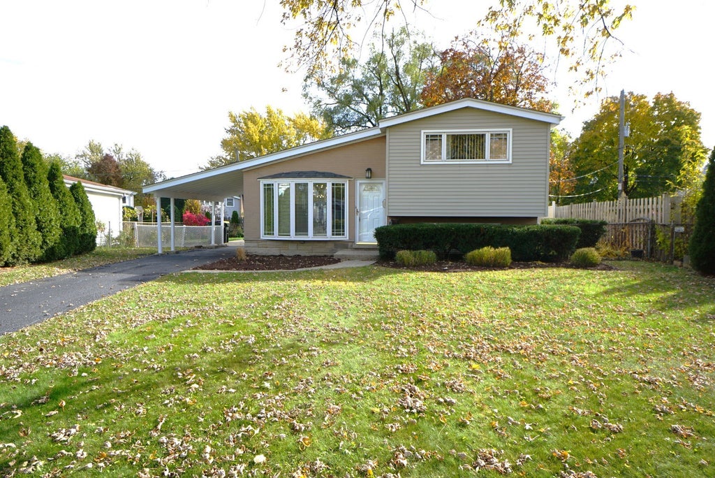 203 Valerie Court, Glenview