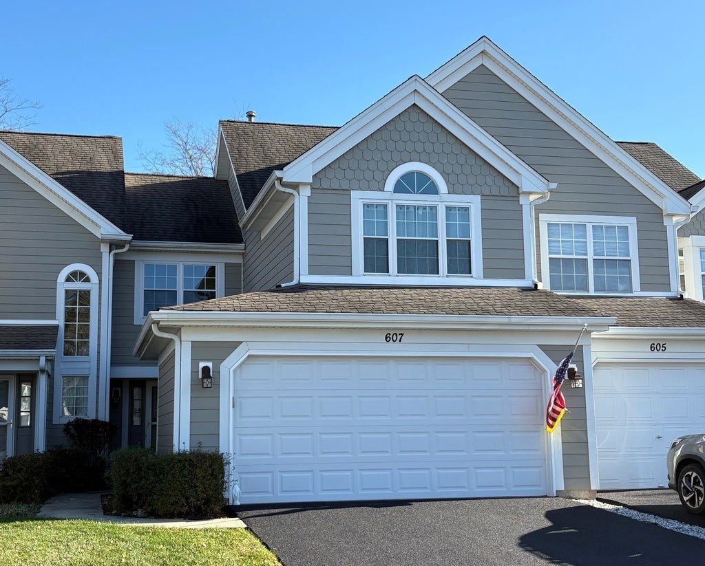 607 Kingsbridge Drive, Carol Stream