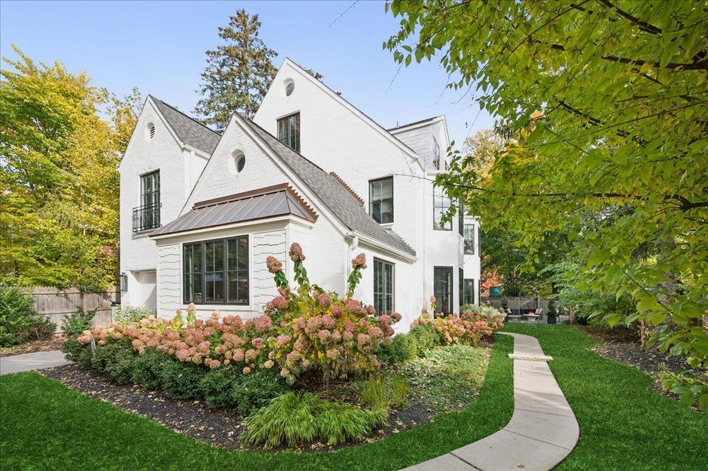 335 Fairview Avenue, Winnetka, 60093