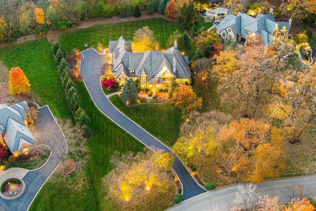 4n922 Dover Hill Road, St. Charles