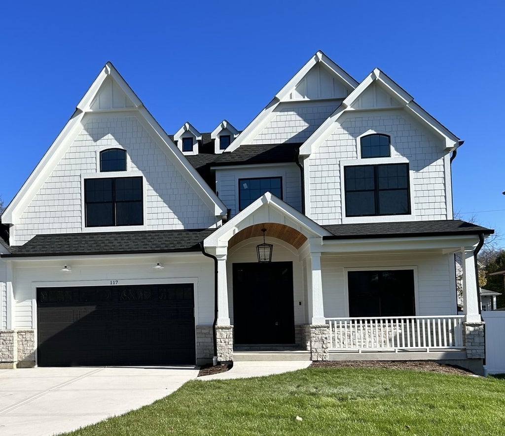 444 East Schiller Street, Elmhurst