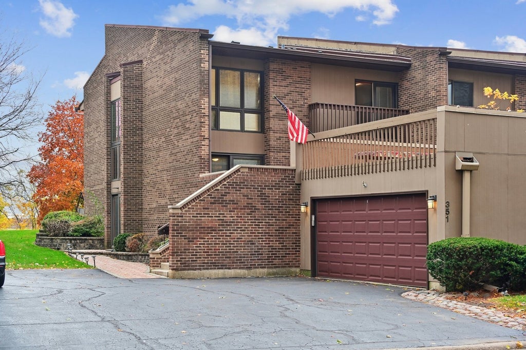 351 South Dominion Drive, Wood Dale