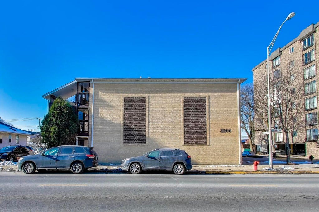 2244 North Harlem Avenue 8, Elmwood Park
