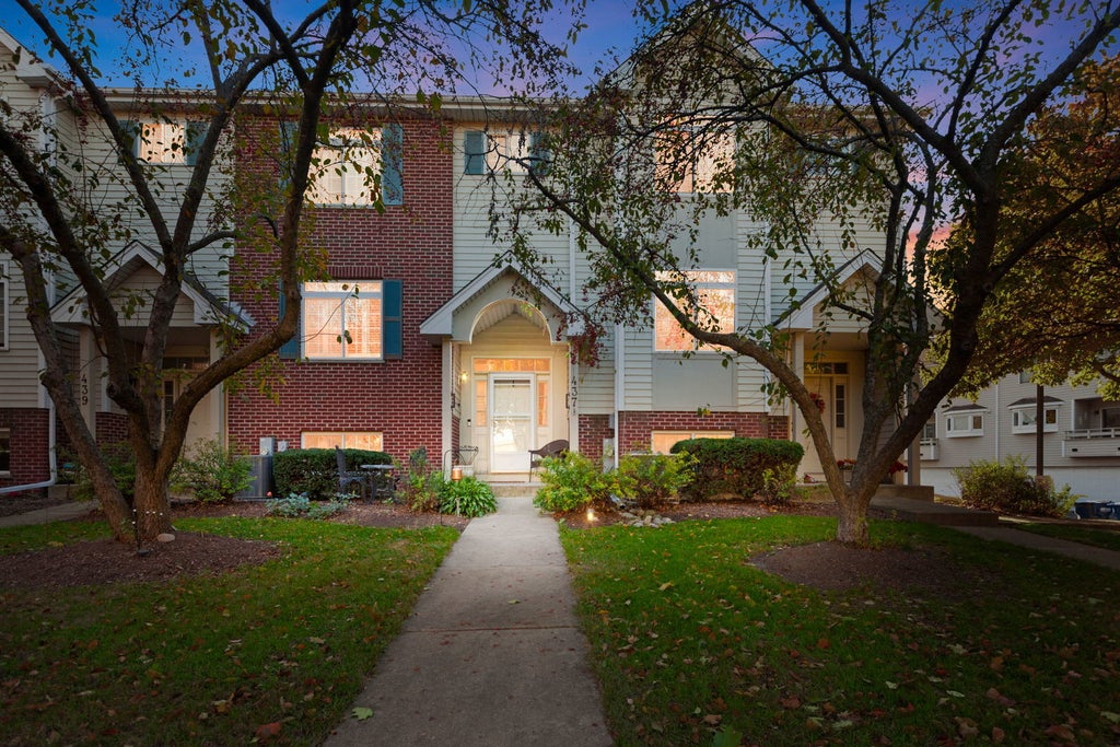 437 East Willow Street 437, Elburn