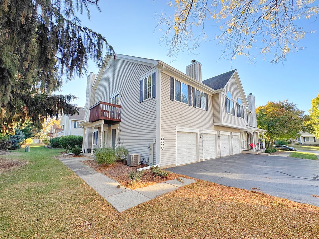 1236 Sandhurst Lane 1236, South Elgin