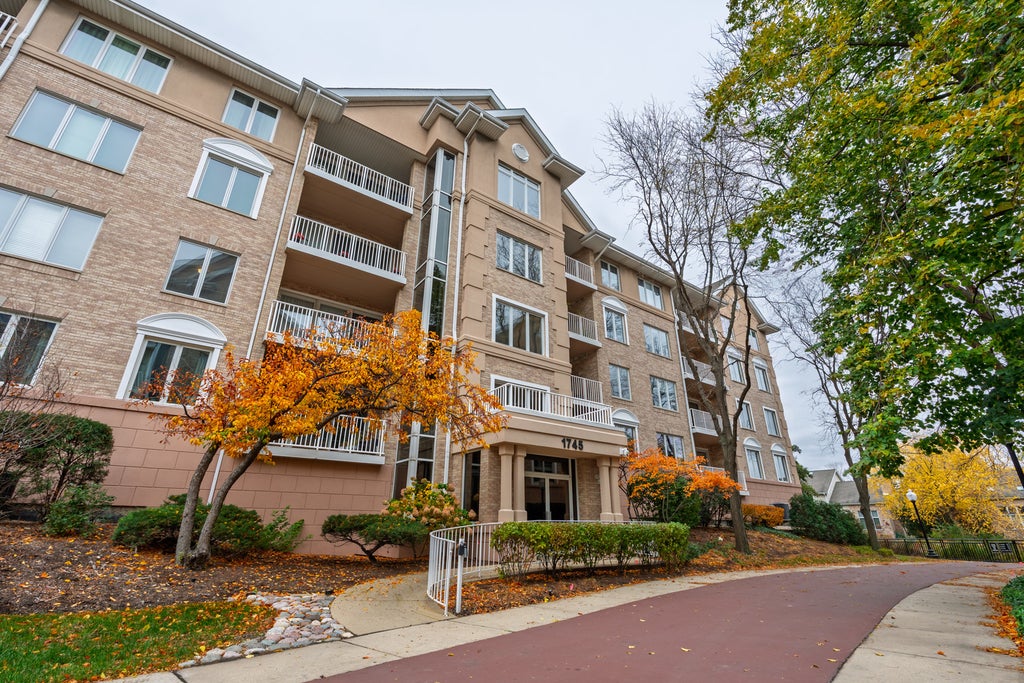 1745 Pavilion Way 206, Park Ridge