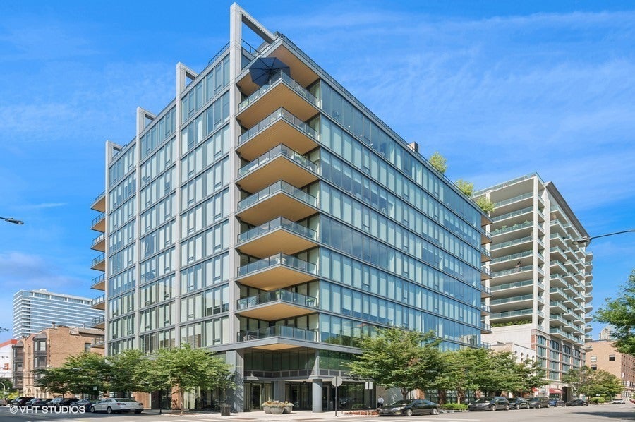 366 West Superior Street 1002, Chicago, 60654