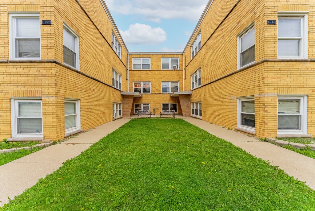 6944 West Diversey Avenue 3s, Chicago