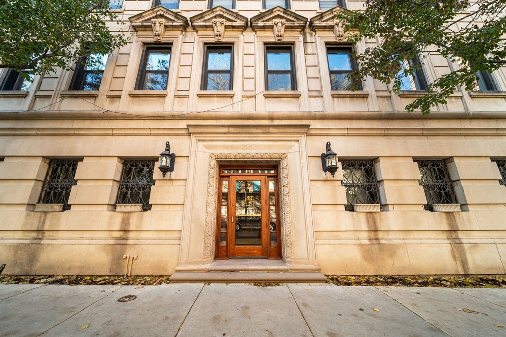 2912 North Commonwealth Avenue 1a, Chicago, 60657