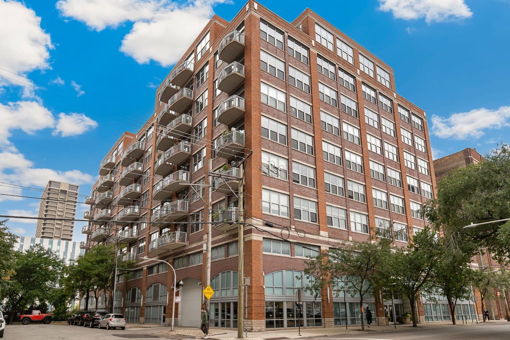 933 West Van Buren Street 516, Chicago, 60607