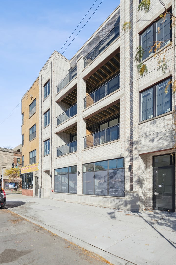 1355 North Western Avenue 3d, Chicago