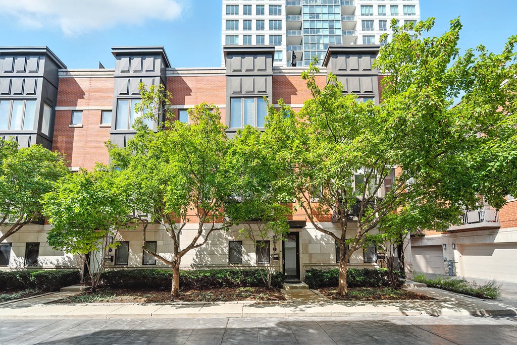 460 West Superior Street 7, Chicago, 60654