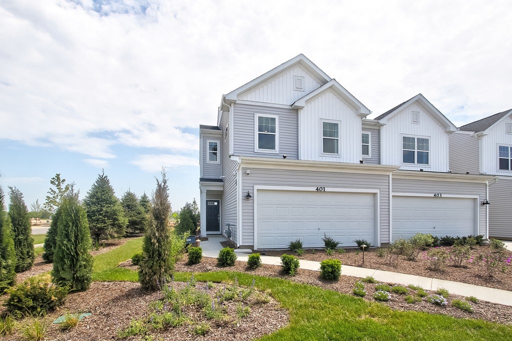 320 Kingsport Drive, South Elgin