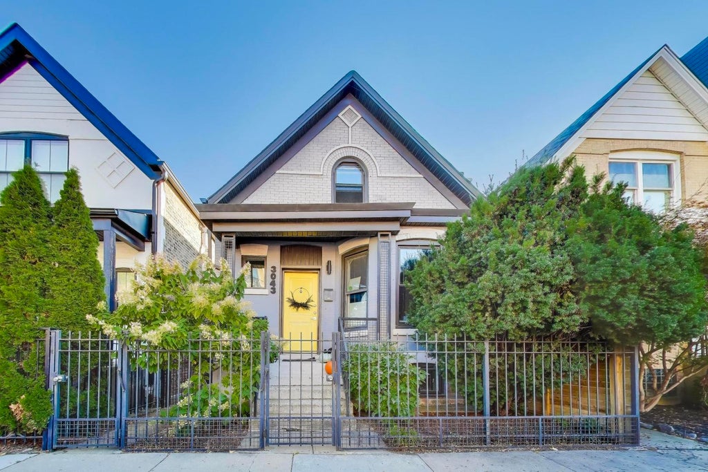 3043 West Diversey Avenue, Chicago